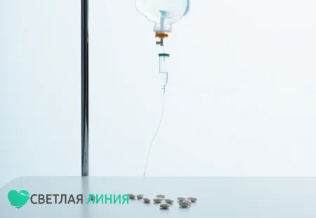 Медицинская капельница и таблетки